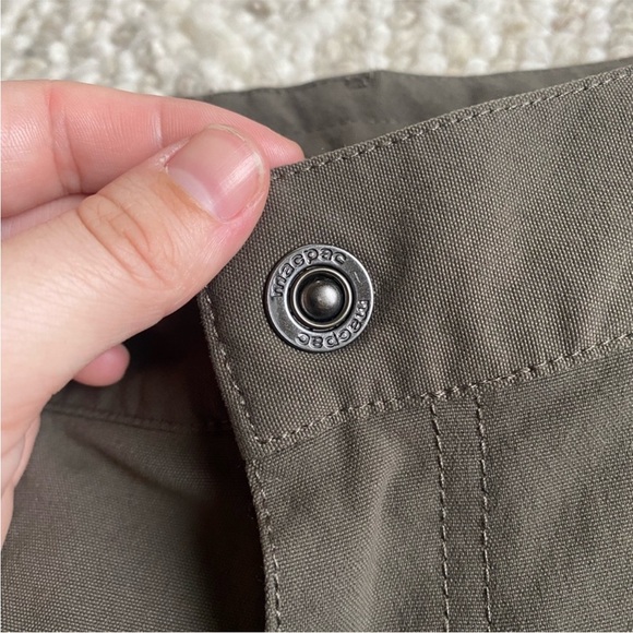 Macpac Men's Weekender Shorts in tarmac size small - Picture 5 of 8